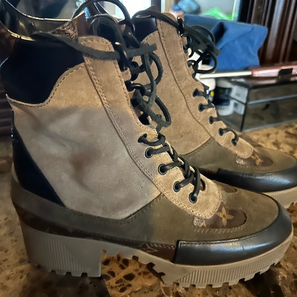 Louis Vuitton boots size 9 - Picture 5 of 5